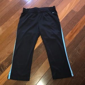 ❤️Nike Size Medium (8-10) Capri Pants❤️